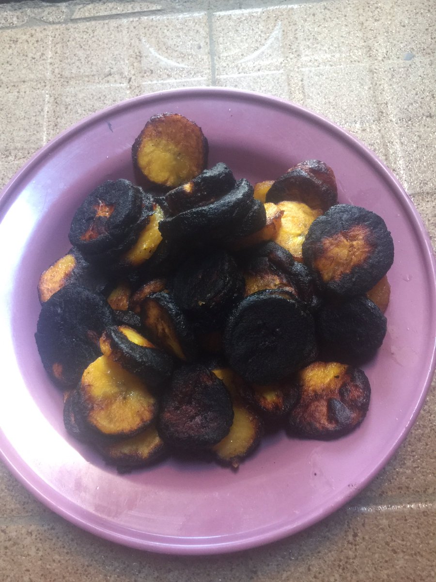 UmehWrites's tweet photo. I fried all this Plantain without tasting anyone. What more do I need to do, to let you see that your heart is safe with me? 😍 https://t.co/DrkR6MOXH2