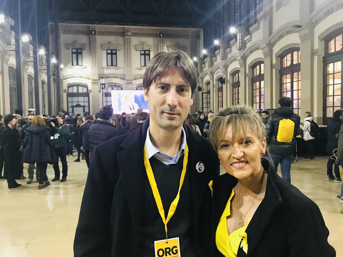 M_AndersonSF's tweet photo. 4 of the 9 Catalan political prisoners are now on hunger strike @jordialapreso &amp; @jorditurull began Sat 1st of Dec - Joaquim Forn &amp; Josep Rull yes/day at midnight- to denounce the blockade and the lack of guarantees of the Spanish justice

#Shameonspain https://t.co/VTyTIt8F7D