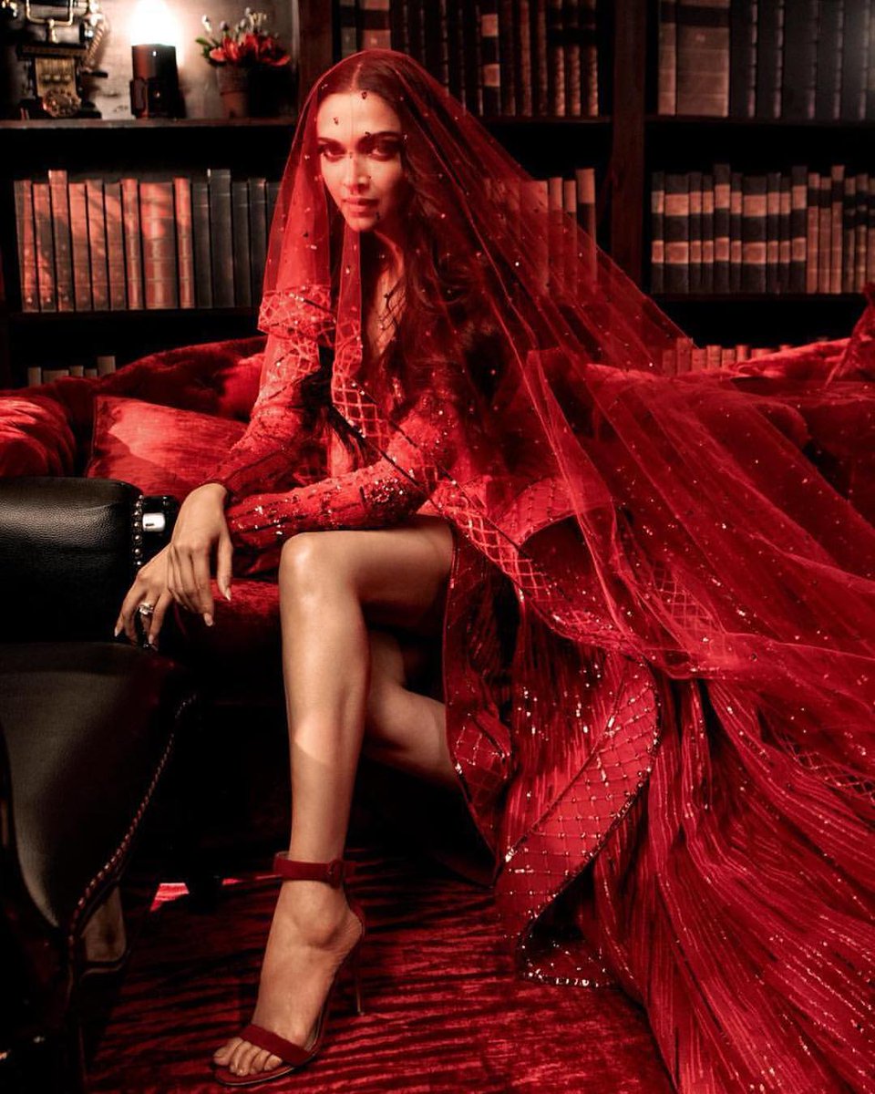 DeepVeerwale - Ranveer Deepika FC on Twitter: "Deepika wearing a Zuhair  Murad Custom Couture Gown at her wedding reception ?? Absolutey  beautiful! @deepikapadukone ? #DeepVeerReception… https://t.co/3s7ZjCxJYF"