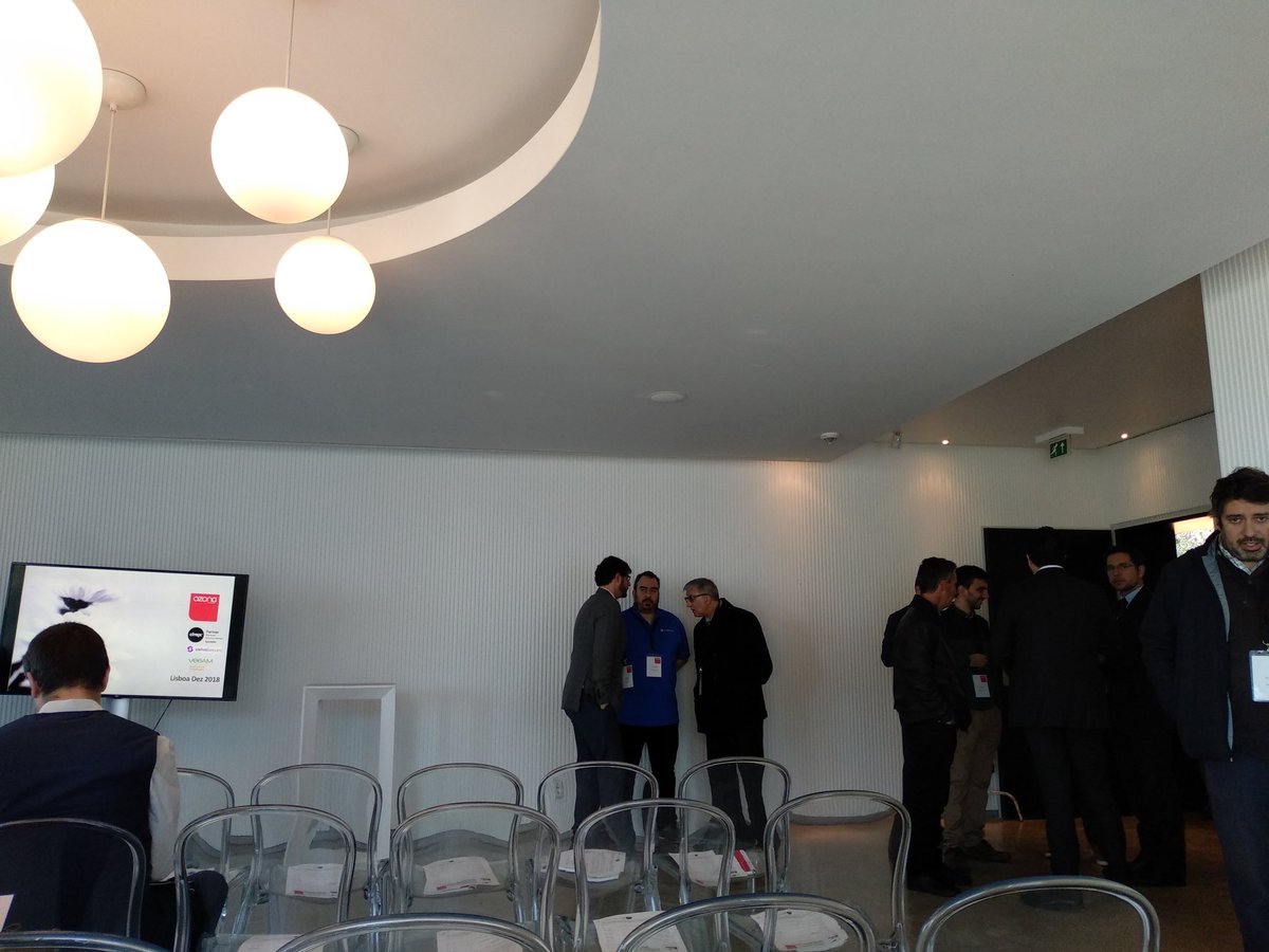 swivel_es's tweet photo. @swivelsecure y nuestros compañeros @MJRibeiro y Nuno ya están listos para el evento en #Lisboa de @Ozona_tech . https://t.co/8j5hJXgBKI
