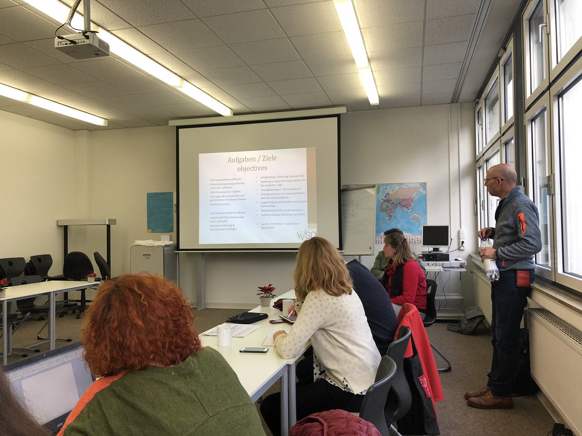 aliciagh_'s tweet photo. No todo es turismo 😊 —> Penúltima reunión del proyecto @ErasmusPlus_pro centrado en estudiantes inmigrantes en las escuelas #STEMSproject #Giessen https://t.co/gqgfVEhncF