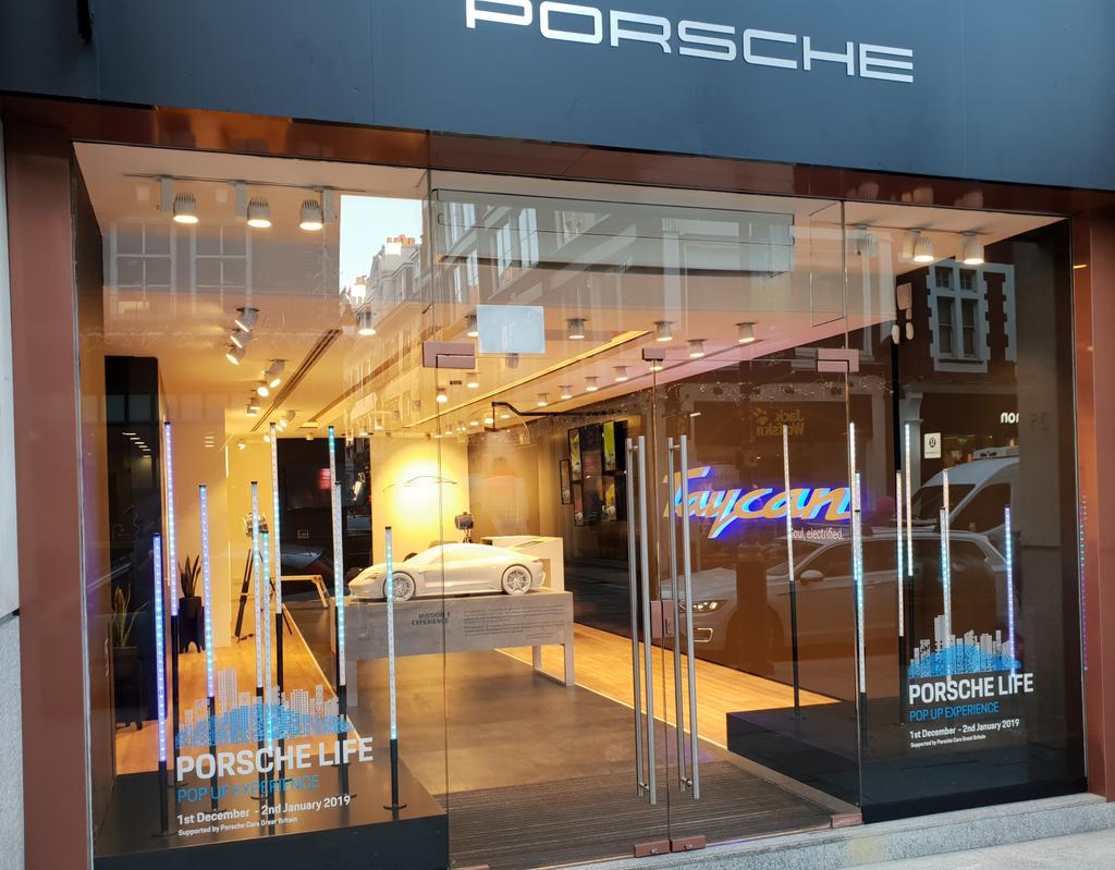 We're constantly talking to clients about making their marketing suites #brandexperiences, <a href="/PorscheGB/">Porsche GB</a> know how to do it, not a car in site at their #CoventGarden showroom