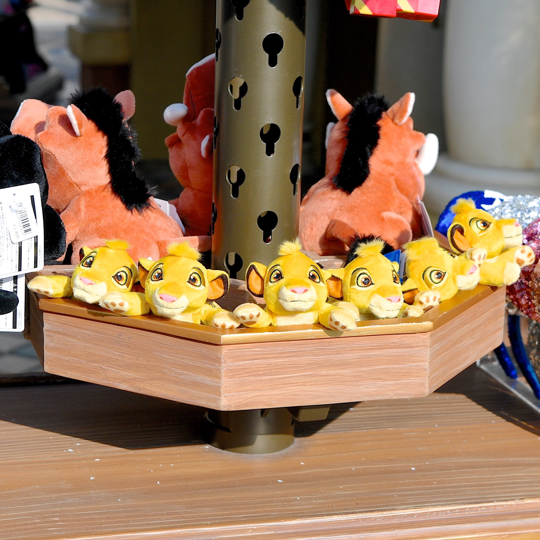 Mezzomikiのディズニーブログ Twitterren プーさん ドナルド スティッチ サリー シンバ 東京ディズニーリゾート 新作ぬいぐるみストラップ発売中 詳しくは T Co I2vrr2hcfe T Co L0lnu1mfwu Twitter