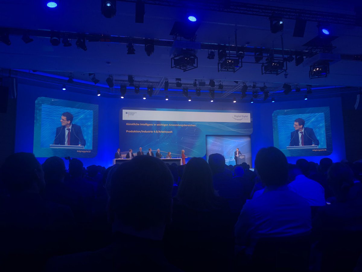 nilsurbach's tweet photo. Schöner Impulsvortrag von @LeukertB auf dem #Digigalgipfel18: „Wir sind bereits gut in der Grundlagenforschung zu KI, haben aber Nachholbedarf bei der Anwendung in der Industrie“ https://t.co/lTvuwv15SP