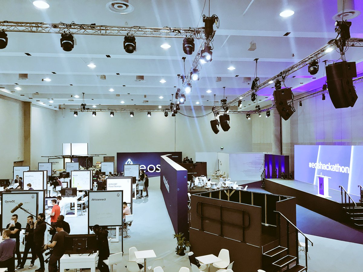 jamesmmendes's tweet photo. Day 3, Cape Town #eoshackathon Grand Finale! Teams are making great progress https://t.co/lfMF2PZj4Q