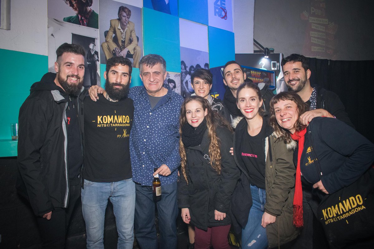 Komando salió el 1 de diciembre para la lucha contra el SIDA repartiendo preservativos. Y en nuestras intervenciones nos encontramos con <a href="/ThegreatWyoming/">El Gran Wyoming</a> Gracias por ewcucharnos!