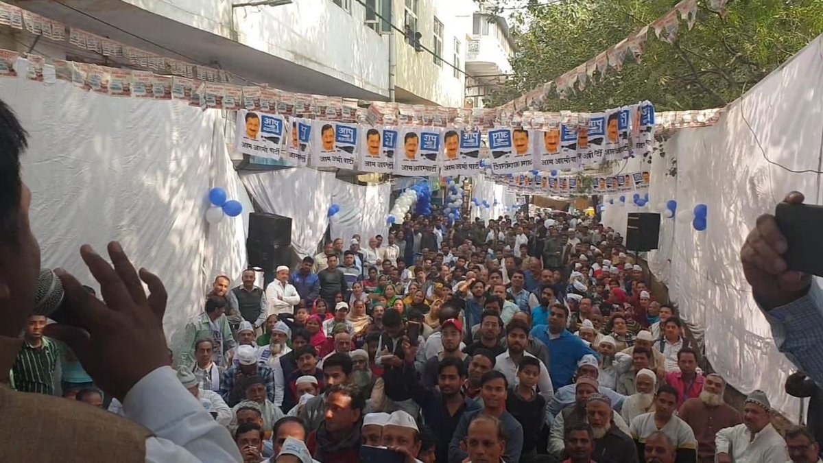 AAPDelhi's tweet photo. Min @ImranHussaain along with Chandni Chowk loksabha prabhari @pankajgupta and MLA @LambaAlka inagurated one more new AAP office at Basti har phool singh near Sadar Bazar thana, Ballimaran https://t.co/tF5bZ1MvEI