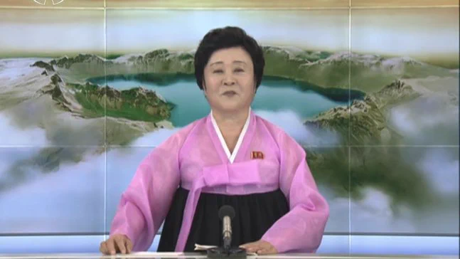 あの北朝鮮の名物アナウンサーwwついに引退！！もう見られないのが残念...