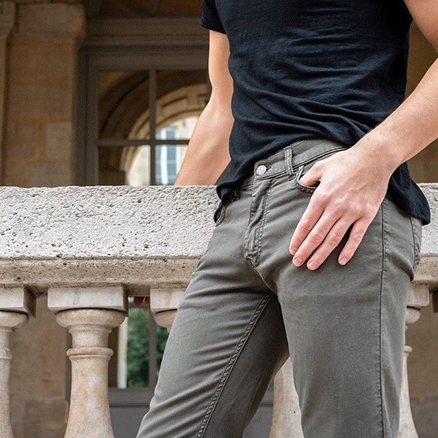 Aatise_Officiel's tweet photo. Messieurs, votre pantalon en lyocell et coton recyclé pourrait bien devenir le cadeau parfait pour Noël ! Solide, style et engagé. Que demander de plus ? #recyclage #recycle #recyclewear #madeinfrance #fabriqueenfrance #bordeaux #bordeauxmaville #menfash… https://t.co/DBviZXrOOh https://t.co/m9rWZhSIuP