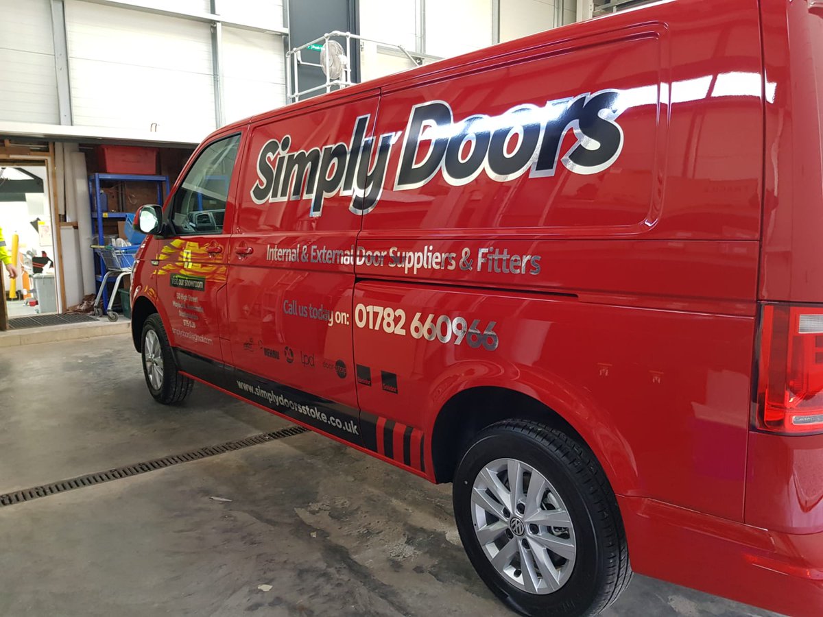 Creative_stoke's tweet photo. 🚪 ✅Simply doors suppliers and fitters New Van✅🚪

Black and chrome looking very effective with the red! 😍

Why not update your companies branding?
📞 Call us on 01782 214589
📧 Email at Derek@creativesignsstoke.co.uk | Nick@creativesignsstoke | George@creativesignsstoke.co.uk https://t.co/7FGuaXGeqL
