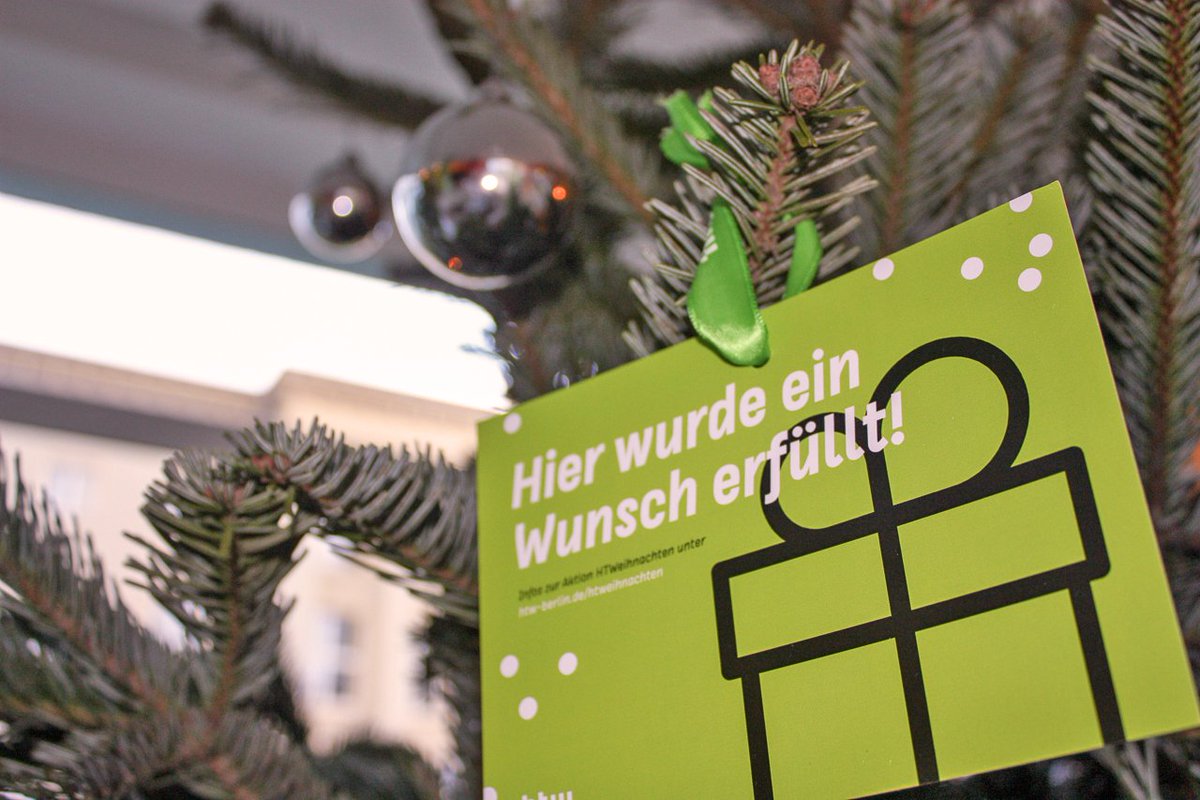 HTW_Berlin's tweet photo. Die Aktion #HTWeihnachten hat wieder begonnen! 🎄🎁 Jetzt mitmachen und einem sozial benachteiligten Kind oder Jugendlichen aus dem Kiez einen Weihnachtswunsch erfüllen 🌟 https://t.co/rPyizcDGeK #weihnachten #weihnachtsaktion #schöneweide #karlshorst #berlin https://t.co/NbnShqaK3D