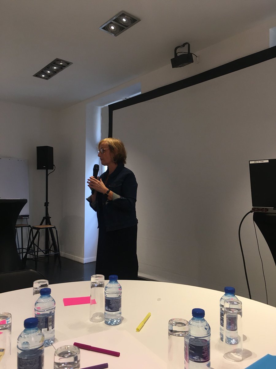 sibueta's tweet photo. À présent Marielle parle de #slasheur #pim #shakeyourmanagement un exemple Matthieu ? Consultant/épicier bio https://t.co/WFc6U8ToEk