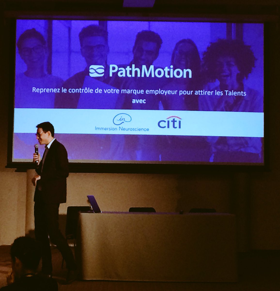 FPinsac's tweet photo. Qui parmis vous fait du storytelling pour sa marque employeur ? @davriv au micro de #digitalrh2018 https://t.co/cBqFZHWz8C