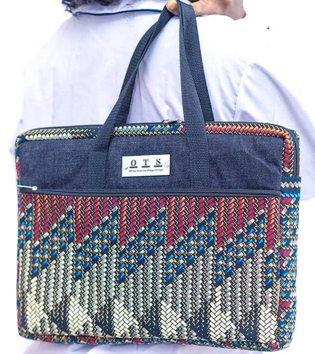 EricAsaawa's tweet photo. Beautifully and Passionately crafted! Really COOL PRICES; DM for yours now! #Ghanaian #LaptopBags #ConferenceBags
#Passion #Craft #OffTheStreet

@thenanaaba @Joselyn_Dumas @shattawalegh @manifestive @benkoku @johndumelo1 @TheSteveBruks @KathedralTurna https://t.co/7fbQ5w5xAZ