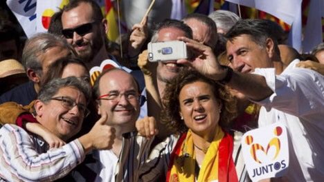 siralcuap's tweet photo. @rac1 @miqueliceta @elmonarac1 Jo diria mes, no ho descartes i a sobre et deu fer ilusio. Imagina la de manis que podries fer amb ells i els selfies que us faríeu!!! #PedroLibranosDeVox #ElsCollonsDeLiceta #PSC #LaNovaEsquerra https://t.co/Z0nx0k0oFT