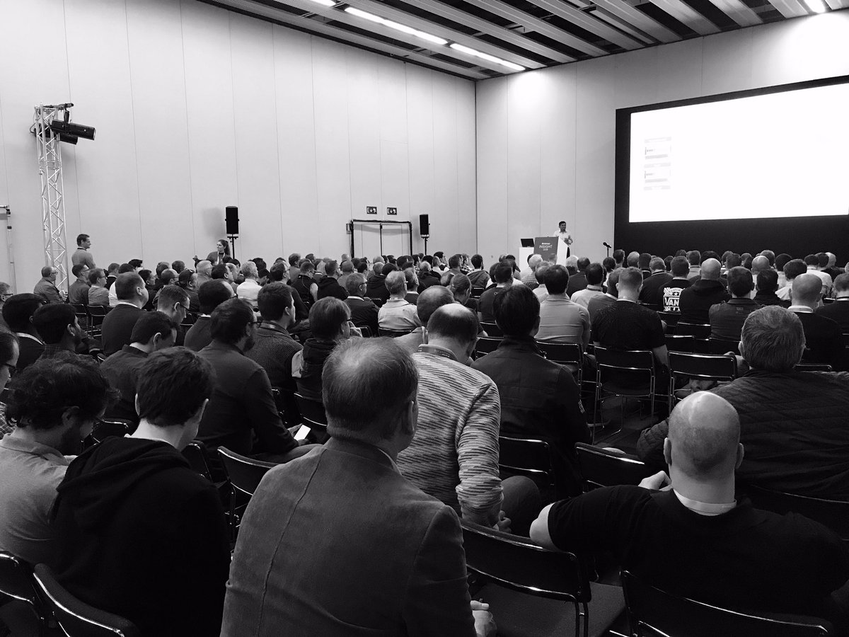 MartAtWork's tweet image. It appears that quite a lot of people are keen to hear how they can connect their NetApp controllers to the Cloud. Fabricpools will help to move cold data and reduce cost and data center space... #NetAppInsight