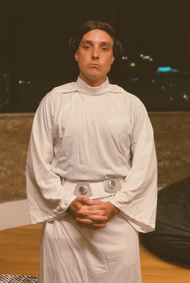 Lazarbeam's tweet photo. did a photoshoot with my R2D2 https://t.co/PwgBZT54oH