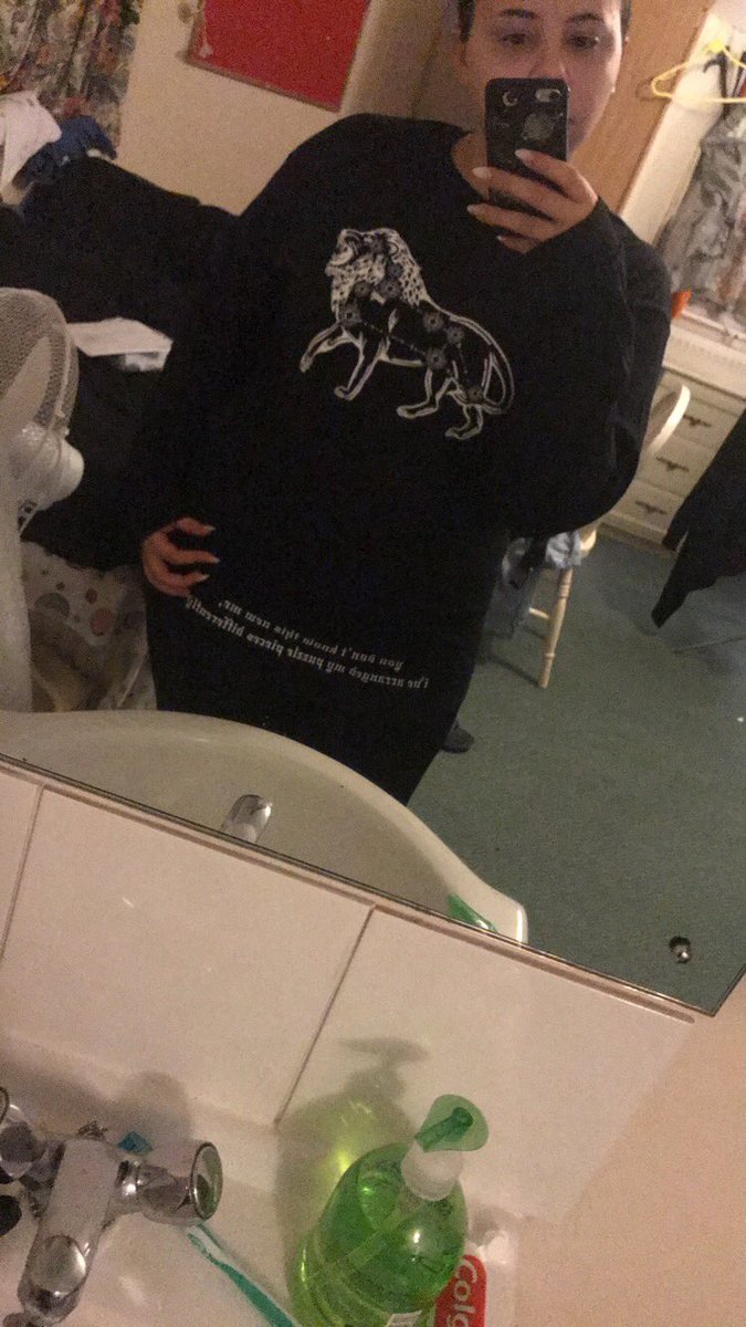closetcurls's tweet photo. wore my @felicitegrace merch out last night and it’s so warm and cozy😍. can’t wait for more! https://t.co/ywTwL9zJRf