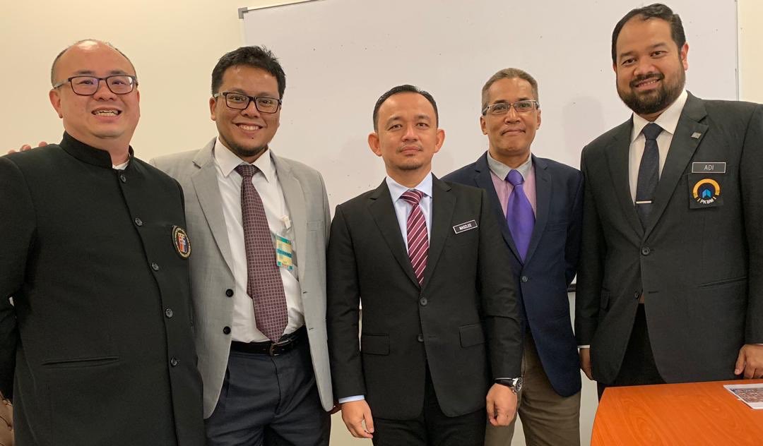 mabopaMY's tweet photo. Terima kasih YB Dr @maszlee yang memberikan masa untuk wakil persatuan @IshakHamzah @ariefhs @keiththong, Adi Irwan untuk membentangkan cadangan Baucar Buku tahun 2019 nanti. #MalaysiaMembaca https://t.co/5zJzKh3Edh