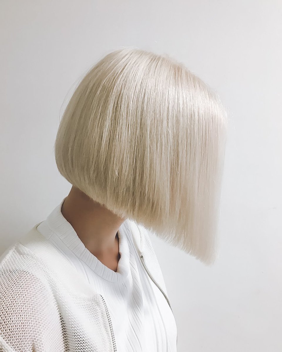 каре блант боб 2020 блонд. дженни с каре. короткое белое каре. дженни с челкой 2020. стрижка каре с короткой челкой прямое.