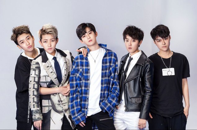 YumaFromChina's tweet photo. #FanxyRed la #boysband china formada sólo por mujeres ^^ @Mikeysuschinos #chinadas #chinadasDelasMias https://t.co/lqTatDURCb