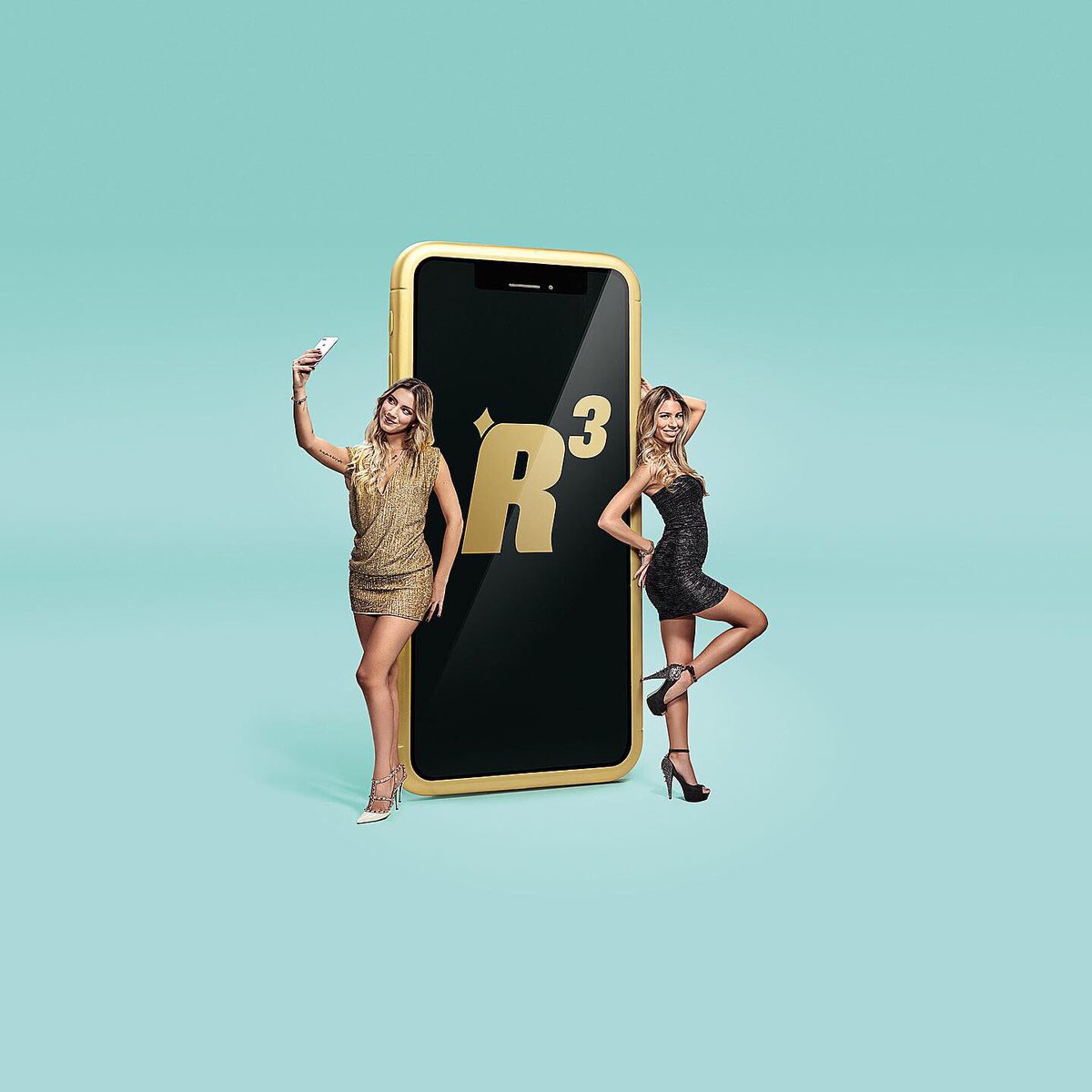 DUEBitalia's tweet photo. Le sorelle Giorgia e Alessia, Elvezia ed i cugini Antonio e Angelo si uniranno ai già noti Farid e Juan. Il cast della terza edizione di #Riccanza è pronto a raccontarvi la loro scintillante vita! 🎬👑 @mtvitalia @MTV #Mtv #MtvItalia #DUEB https://t.co/d7EaCRRdEw
