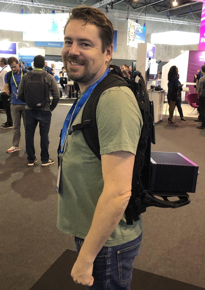 datazookeeper's tweet image. I never leave home without a datacenter #ontapselect #NetAppInsight