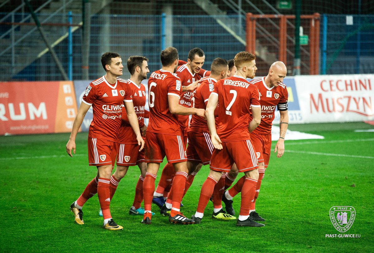 PiastGliwiceSA's tweet photo. Mikkel #Kirkeskov, Tomasz #Jodłowiec i Frantisek #Plach w jedenastce 17. kolejki @_Ekstraklasa_! 👏🔝🔥
Więcej 👉 https://t.co/dJvn8wdf8H https://t.co/KvN3G5XiFM