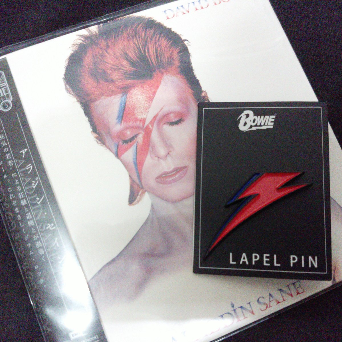 Joker David Bowieのofficial Goodsのアラジンセインピンバッジをゲット ジャケットやレザーに付けてヘビロテします Davidbowie Bowie デビッドボウイ デヴィッドボウイ アラジンセイン Aladdinsane Rock Ukrock T Co 6y3h2lyvbp