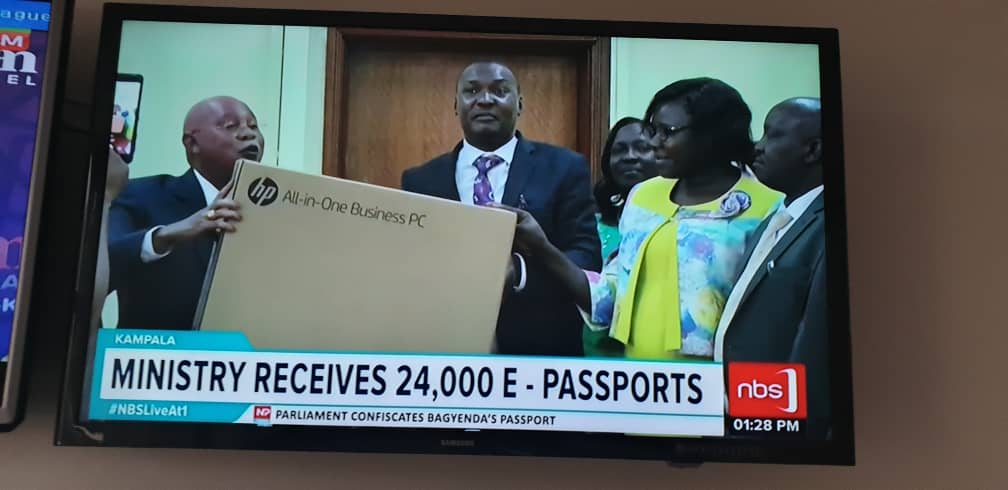 BCMwiri's tweet photo. Director and Chairman Board of Directors (Uganda Security Printing company) Dr. Ibembe flanked by Hon Amuru (Parliamentary committee chair for Internal Affair) and Hon Jesica Eriyo ( Board Member USPC) at hand over of E-passports at Internal Affairs Hqrs
4/12/2018
#MWIRIAN https://t.co/K1xiAVymoO