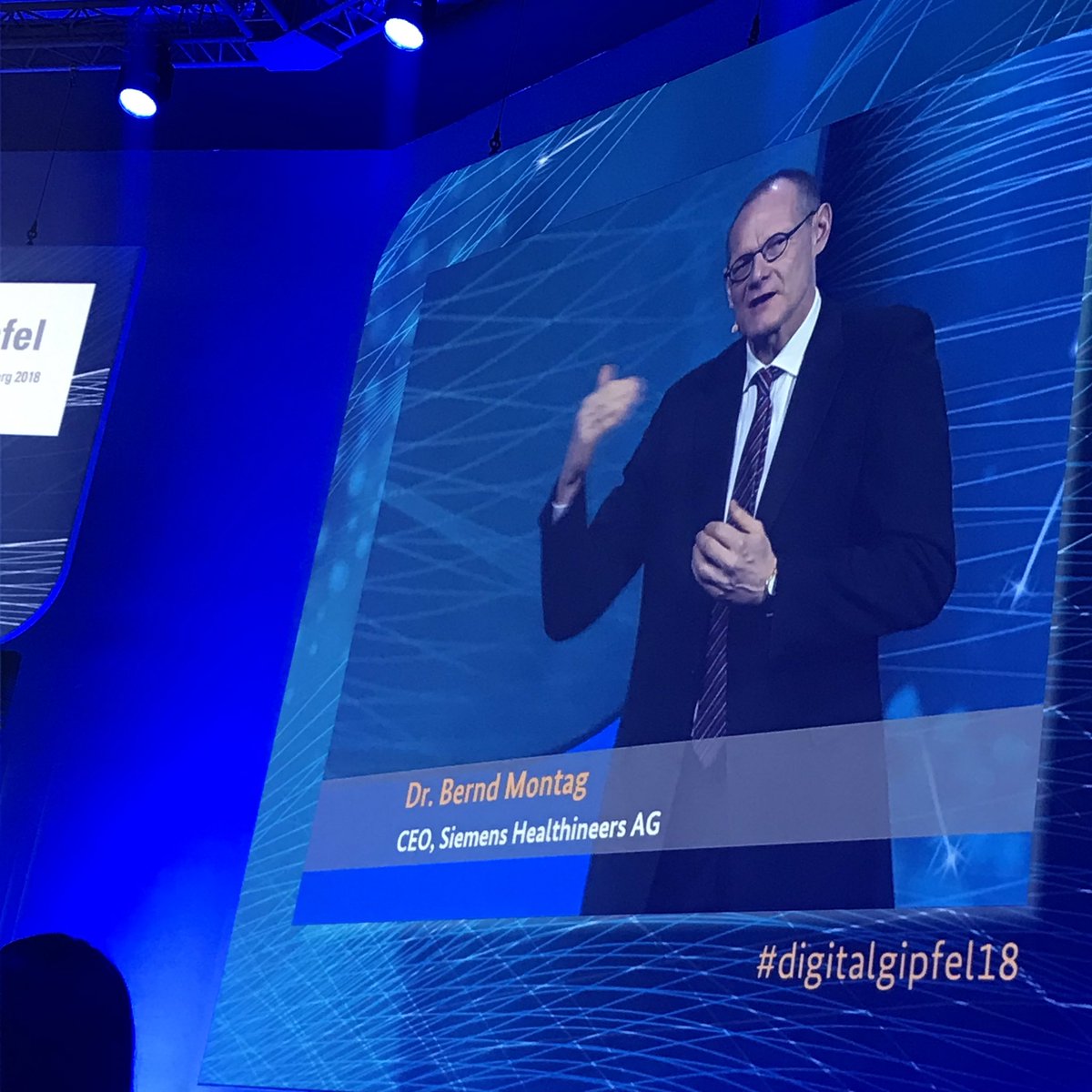 moeslein's tweet photo. Cool team! #FAUlumnus @bernd_montag replying to #FAUpresident @hornegger - true #passionfordigitalhealth at #Digigalgipfel18 @UniFAU https://t.co/mdu8yV2dvv