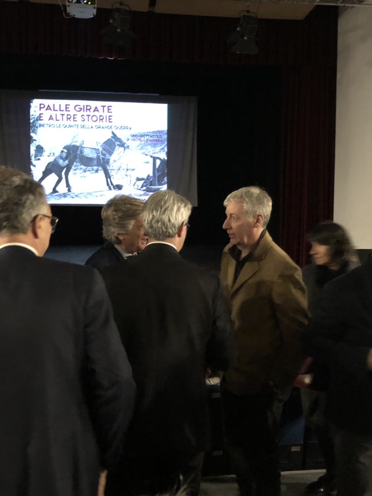UglConsigliere's tweet photo. A #Varese in occasione del centenario della I guerra mondiale al Teatro Apollonio 
il Vice Segretario Generale @UGLNazionale #GiancarloFavoccia
 incontra il Sindaco @galimbertidav e
il Prefetto Enrico Ricci
“Disponibilità delle istituzioni 
a istituire tavoli di confronto” https://t.co/CpGoA34a7r