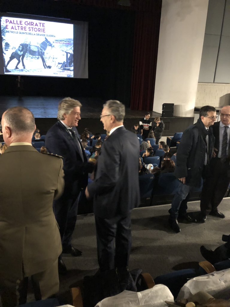 UglConsigliere's tweet photo. A #Varese in occasione del centenario della I guerra mondiale al Teatro Apollonio 
il Vice Segretario Generale @UGLNazionale #GiancarloFavoccia
 incontra il Sindaco @galimbertidav e
il Prefetto Enrico Ricci
“Disponibilità delle istituzioni 
a istituire tavoli di confronto” https://t.co/CpGoA34a7r