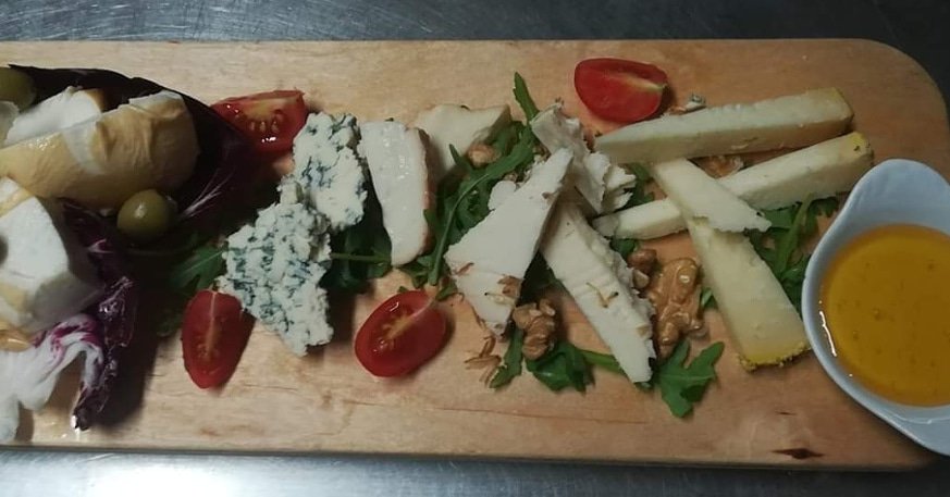 Emanuelepesca's tweet photo. Formaggi #Arsoltoposto #eat #food #ristorante #osteria #urbana #sapori #territorio #turing #guida #Istantlike #istangram #istanlove #Valmontone https://t.co/gSPnLZB4zk