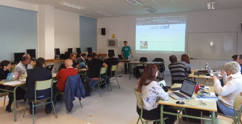TUITEATOR's tweet image. Jornada de formacion #ArduinoCTC para profesores de la #escueladepensamientocomputacional en @LaLagunaCEP @ecoescuela20 @EducacionCan #PiensaEnCode #CodeINTEF @educaINTEF Gracias por la organización a @yaniduque