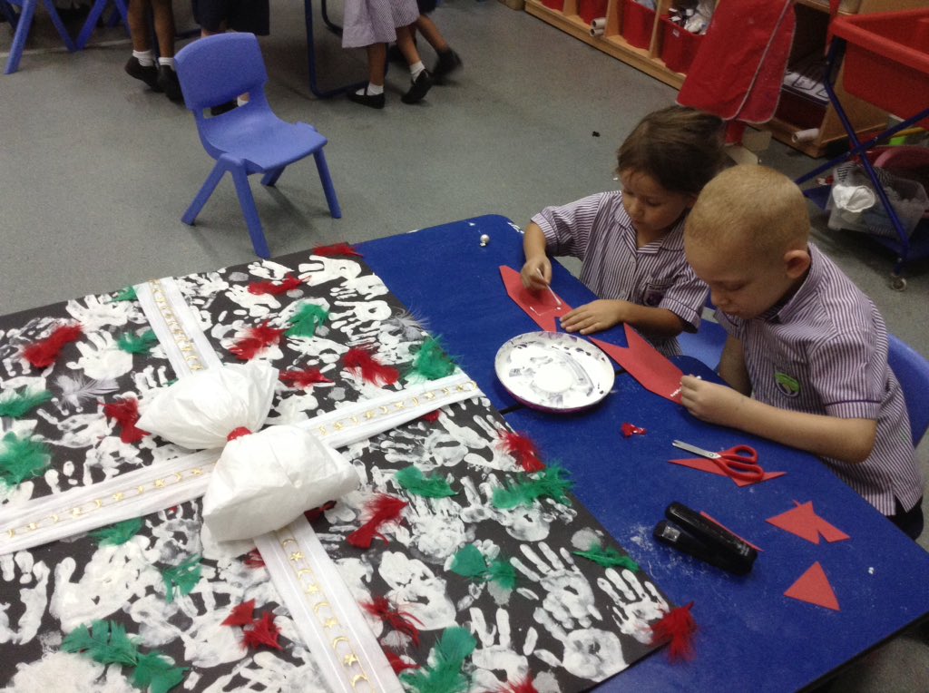 FS2_SBS's tweet photo. We are busy preparing for Safa's carols by candlelight in FS2 #sbsfamily #sbscreative #sbsfun #sbsfoundationstage 🎤🕯 https://t.co/suqTUfbTLN