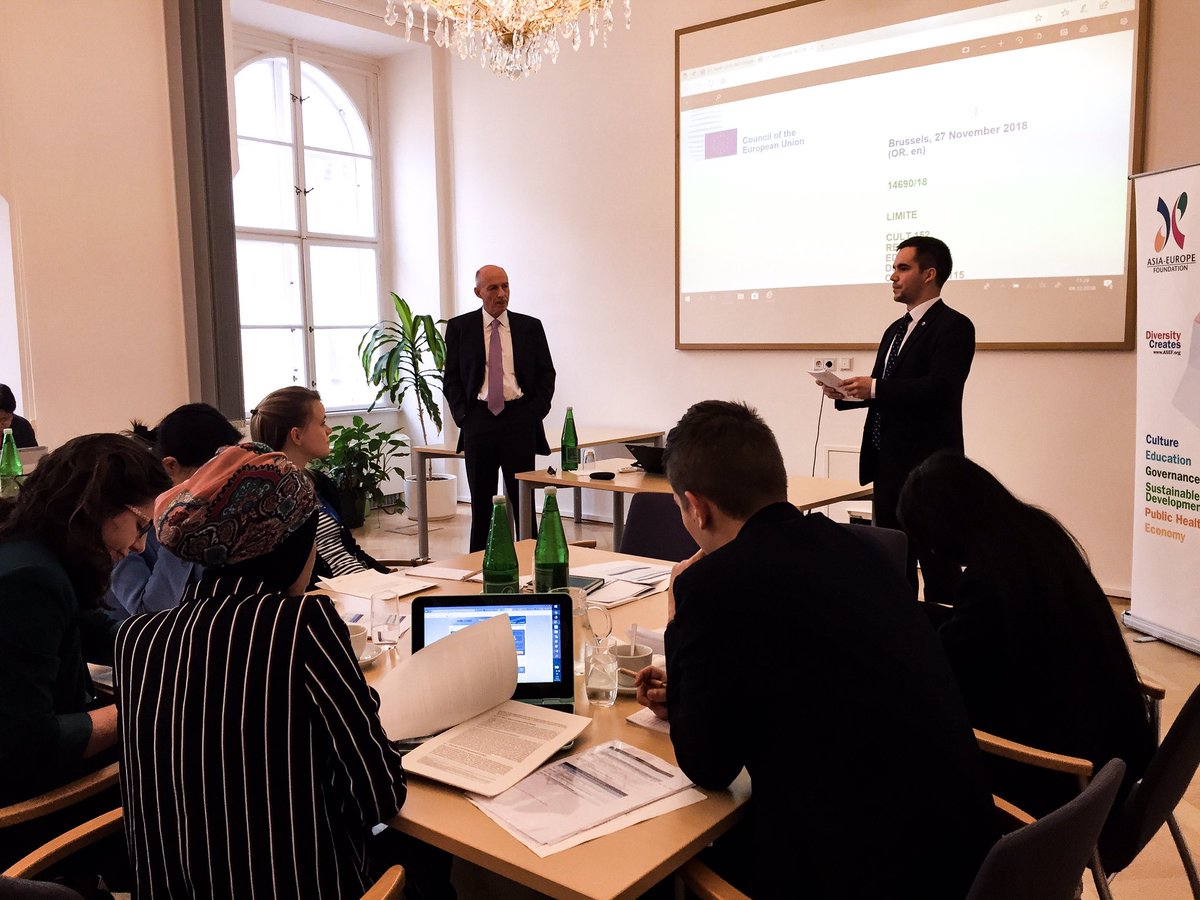 MFA_Austria's tweet photo. Zusammen mit Bot. Stephan Vavrik, Leiter der #multilateralen #Kulturpolitik im #BMEIA, sprechen die Teilnehmer des #ASEFPDT6 heute über strategische Kommunikation und #publicdiplomacy. @aseforg https://t.co/hhzAAxkauP