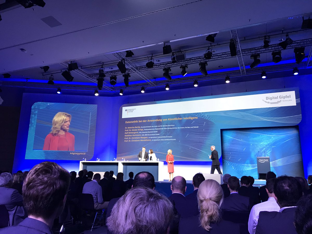 nkeim's tweet photo. Kleine Moderationspanne beim #Digigalgipfel18 sorgt für Aufwachen  im Publikum: „StS Dr. Krings des BMI sieht viele Chancen durch #KI ... diese stehen aber nicht mehr auf meiner Karte“ https://t.co/AtOJsPyUZP