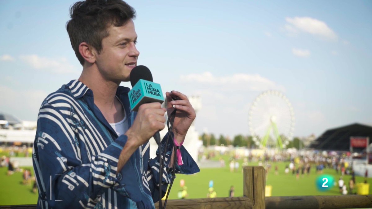 LaHoraMusaTVE's tweet photo. En el repor de hoy en #LaHoraMusa9, fiebre festivalera desde @madcoolfestival 🎤 @victorclares pone la alcachofa a artistas (@perfumegenius, #GoatGirl), organizadores, periodistas (¡Mirad a @VirginiaDiazR3!) y público: ¡@Beatriueta &amp; @Alexkalextrik han ido a más de 5 este verano! https://t.co/3Kb6UswDu7