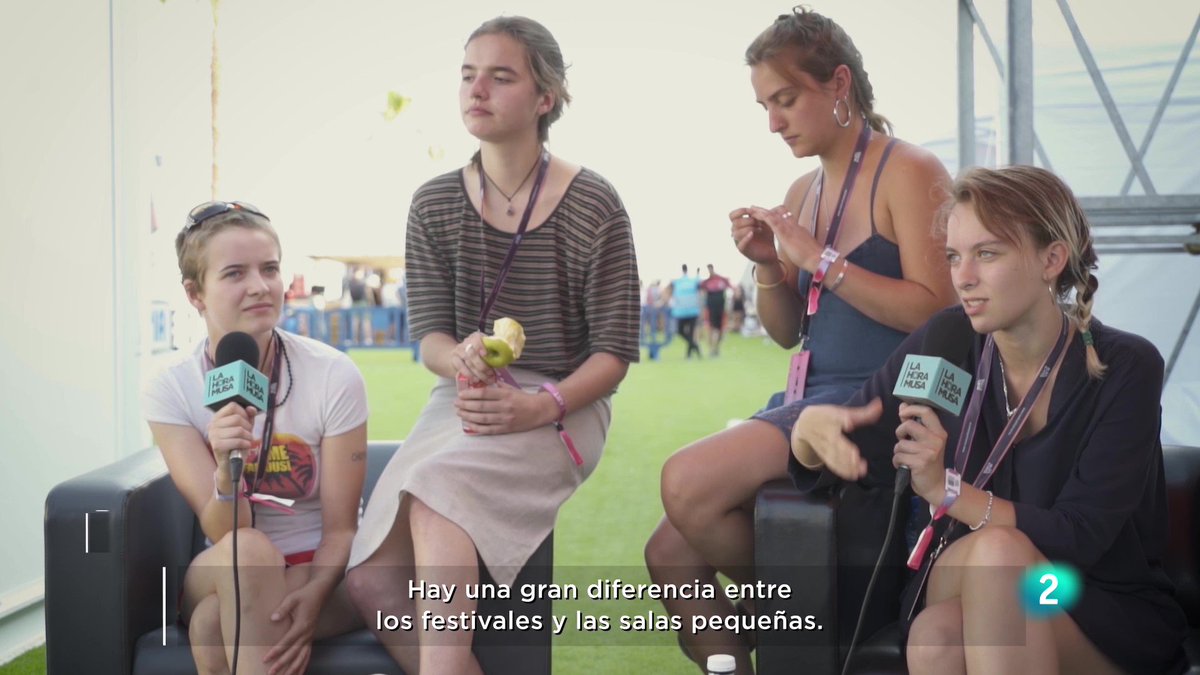 LaHoraMusaTVE's tweet photo. En el repor de hoy en #LaHoraMusa9, fiebre festivalera desde @madcoolfestival 🎤 @victorclares pone la alcachofa a artistas (@perfumegenius, #GoatGirl), organizadores, periodistas (¡Mirad a @VirginiaDiazR3!) y público: ¡@Beatriueta &amp; @Alexkalextrik han ido a más de 5 este verano! https://t.co/3Kb6UswDu7