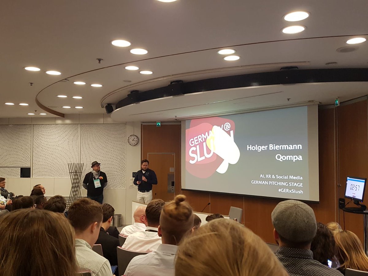 hannoverimpuls's tweet photo. Die ersten Pitches der Teams aus #hannover Jetzt ist gerade Holger Biermann von #qompa an der Reihe #slush2018 #slush @SlushHQ #startupcityhannover https://t.co/XTCUTuSVPB