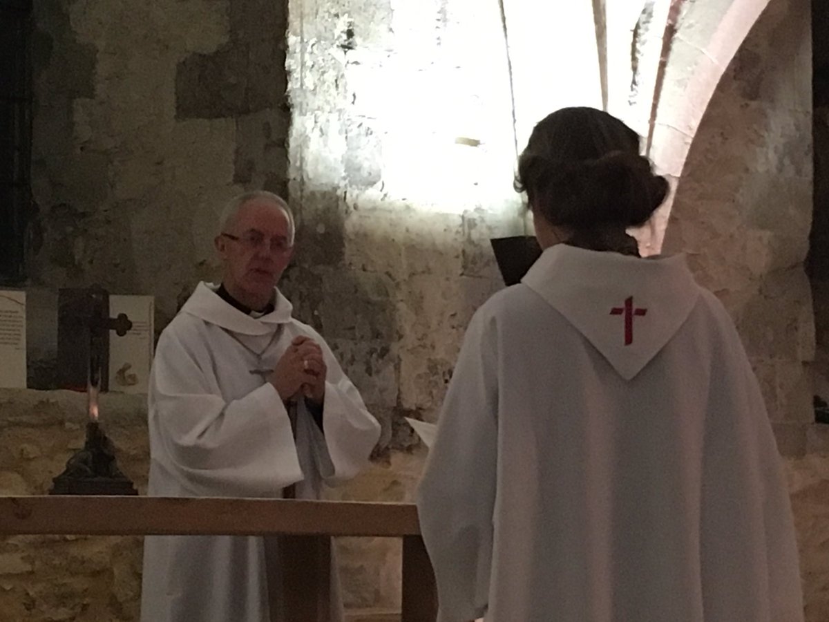 YearInGodsTime's tweet photo. Last night our final member Theresa made her commitment at compline with @JustinWelby. The #CoSA2018 is now complete! #yearingodstime https://t.co/FwVLnnqvpV