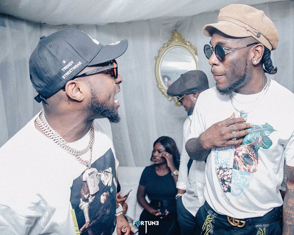 maziibe_'s tweet photo. Davido: Why you dey smell like Asun? 
Burna Boy: Me? Smell like Asun? 
Davido: Yes because you be G.O.A.T. See what I did there? 
Burna:Ah mo fo o 🙆🏻‍♂️🙆🏻‍♂️ nice one.

#BurnaAppreciationDay https://t.co/cT66Je5RWa
