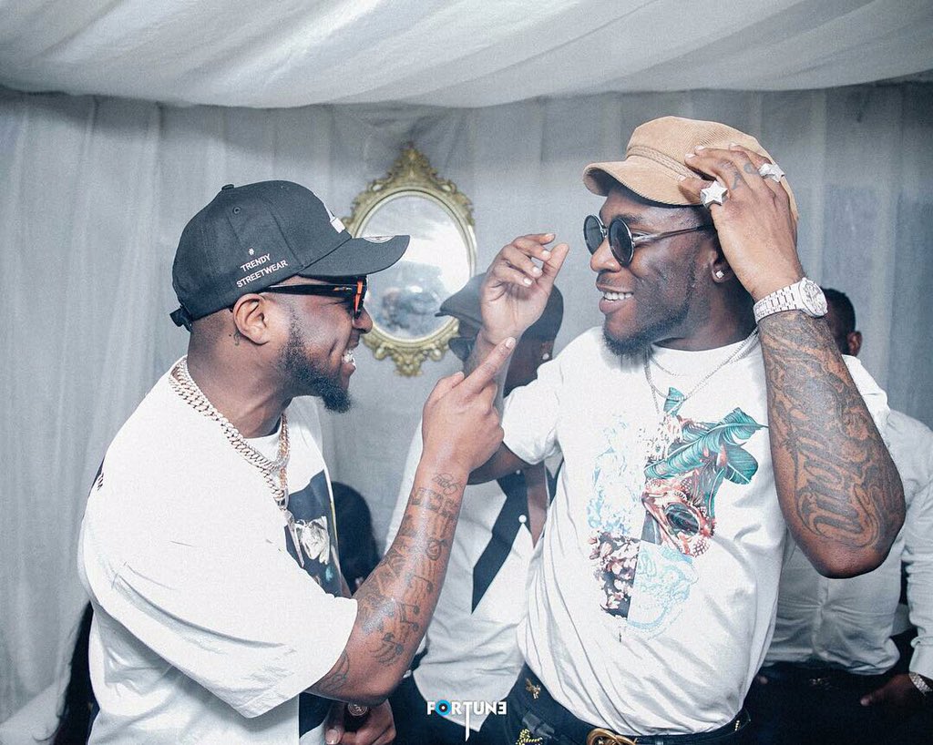 maziibe_'s tweet photo. Davido: Why you dey smell like Asun? 
Burna Boy: Me? Smell like Asun? 
Davido: Yes because you be G.O.A.T. See what I did there? 
Burna:Ah mo fo o 🙆🏻‍♂️🙆🏻‍♂️ nice one.

#BurnaAppreciationDay https://t.co/cT66Je5RWa