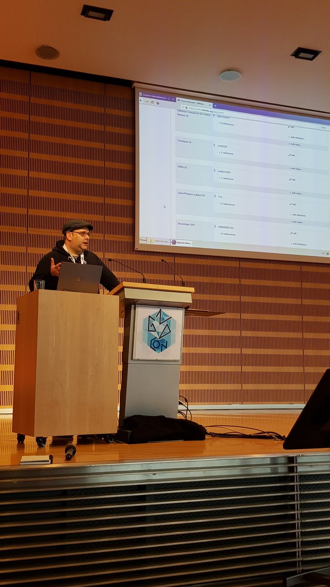 EllenEuler's tweet photo. Auf #GNDCon erzählt @johl die Legende von @presroi der zu seiner Zeit bei @DNB_Aktuelles ein #beacon Format angelegt haben soll, um eine Verknüpfung der #Identifikatoren herzustellen, die nun @WikiBase als #Datenhub übernimmt. https://t.co/DabeB2d5Go
