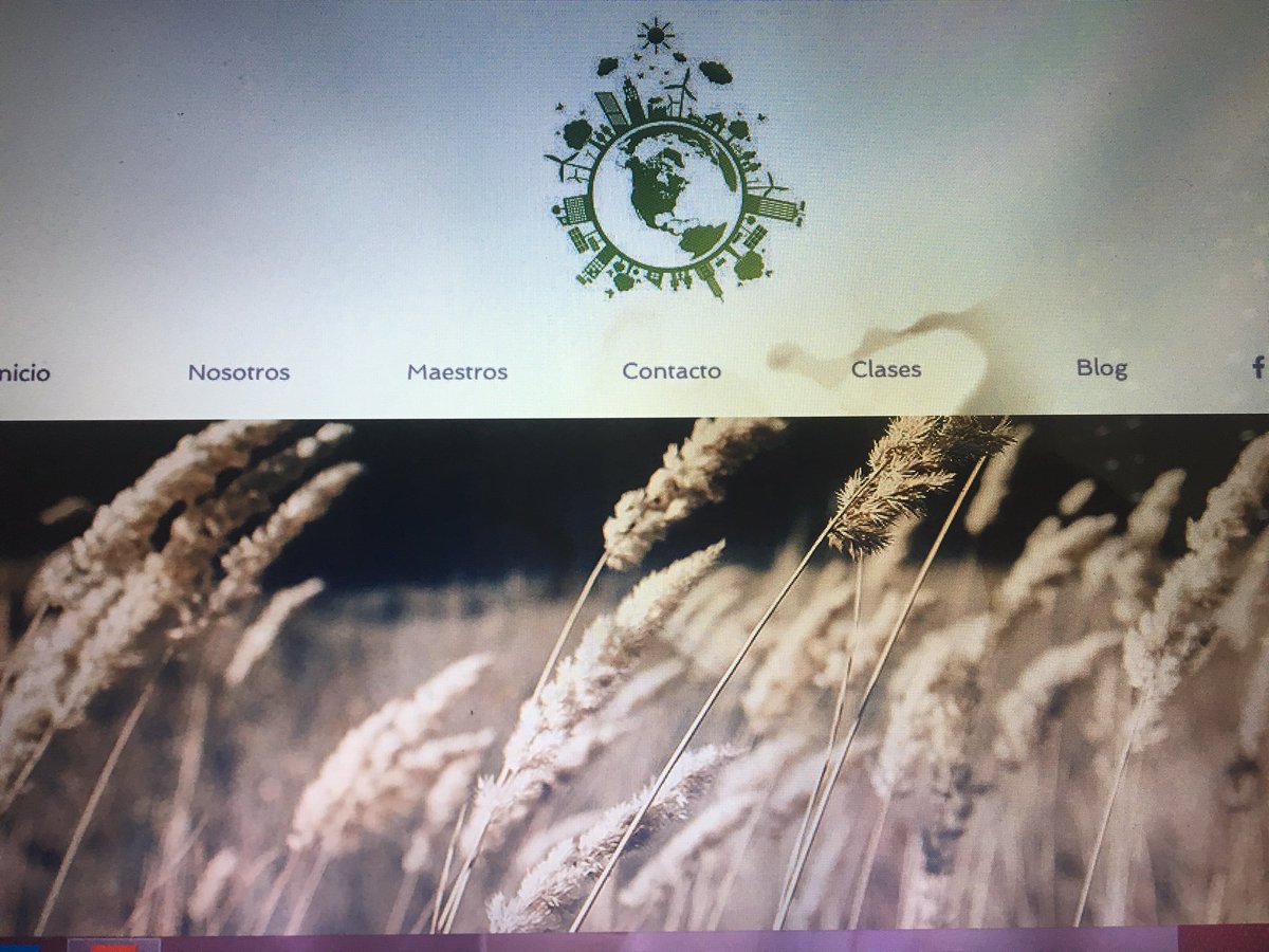 RebecaChover's tweet photo. Ayer empezamos nuestro trabajo de gamificación con wix. Lo hemos encaminado hacia la Ecología 🌿🌾🍊🚴🏼♀️ #Mase18 https://t.co/dQb0lPl7VB
