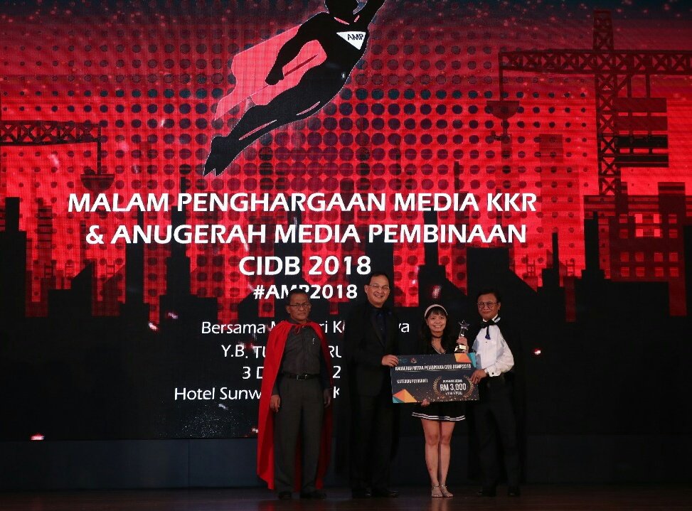 moworksmy's tweet photo. Pemenang Anugerah Kategori tempat KEDUA dimenangi oleh China Press dengan tajuk View Of Transit To Future @baru_bian @HjAnuarTahir #AMP2018 @JKRMalaysia @CIDBMALAYSIA1 @LLMrasmi @RakanKKR @InfraRakyat https://t.co/qyANMLAJSb