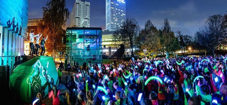 VKOZ_rotterdam's tweet photo. Een manier om je bezoekers betrokken te maken bij je #event is het gebruik van op afstand bestuurbare #LED #armbandjes. @CrowdLED wist dit goed in te zetten: https://t.co/6CW9yvoks1
@kunsthal @RunningCrew010 #NightLightRun #Rotterdam #NulTien #MakeItHappen https://t.co/HNUB73qX4U