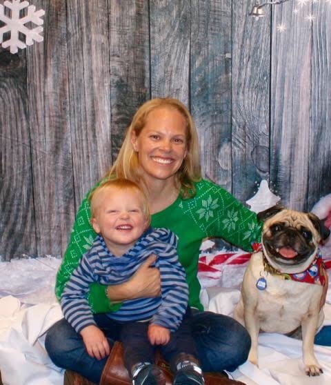 axlrunningpug's tweet photo. We are here to spread some holiday cheer! #HolidayPugParty to benefit #MAPR 🎅🏼 Never seen so many ‘bah hum pug’ sweaters in 1 place 🤣 https://t.co/CJ1jTk8fCM
