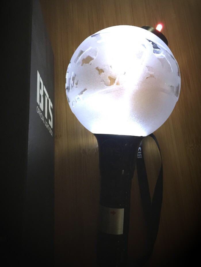 bangbengtan's tweet photo. ⚜️Prize: Official Army Bomb v3 

⚜️4 WINNERS

 ⚜️How to enter:
-Follow me
-Like &amp; RT this
-Tag @bangbengtan
-Tag a bts army member💙

🌎Open worldwide 
🗓Ends 30th of December!
#btsgiveaway #giveaway #armygiveaway #bts⁠ ⁠⁠ ⁠⁠ ⁠⁠ ⁠⁠ ⁠ #BTSARMY https://t.co/YjVcRYHfxo